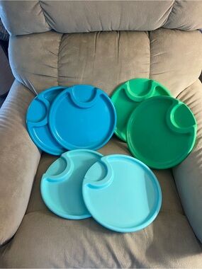 The Pampered Chef Teal Round Plates